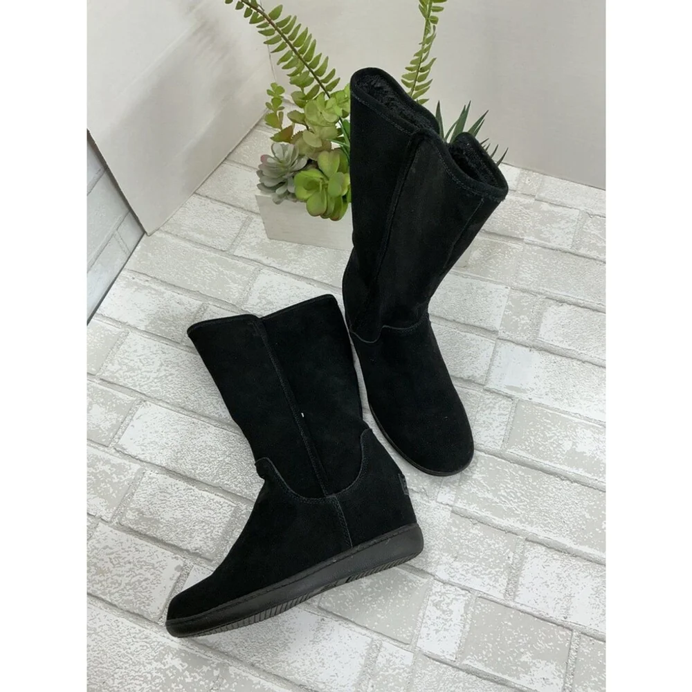 Skechers boots size 6.5